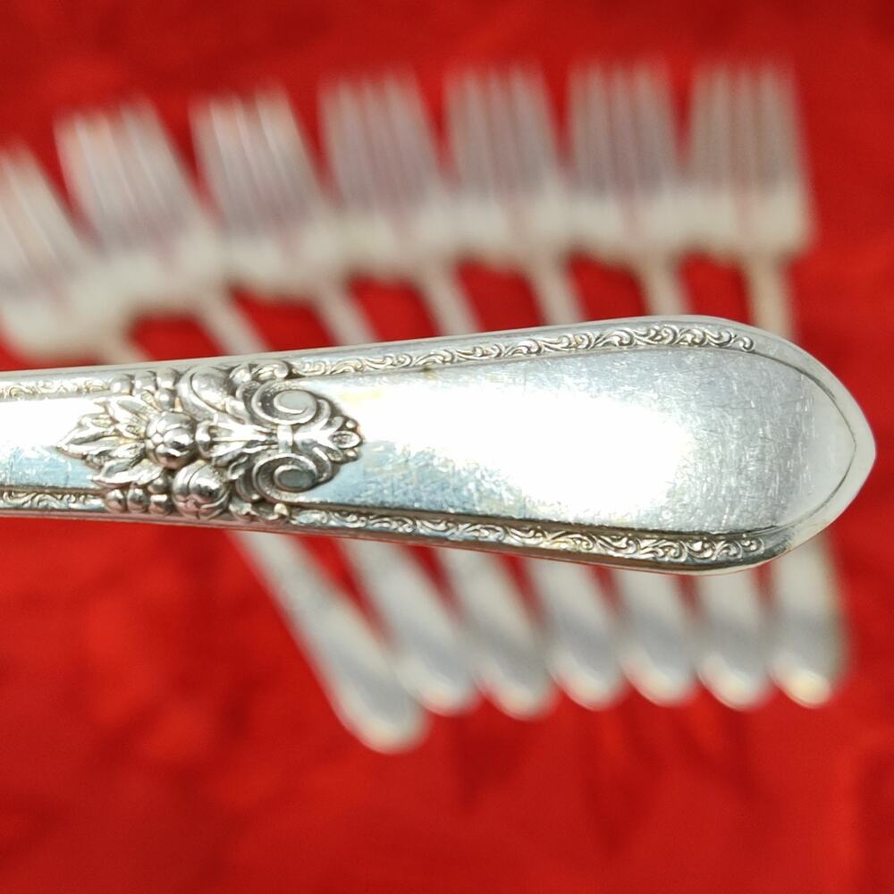 8X SF Rogers Bros ADORATION International SilverPlate Salad Forks Silver plate